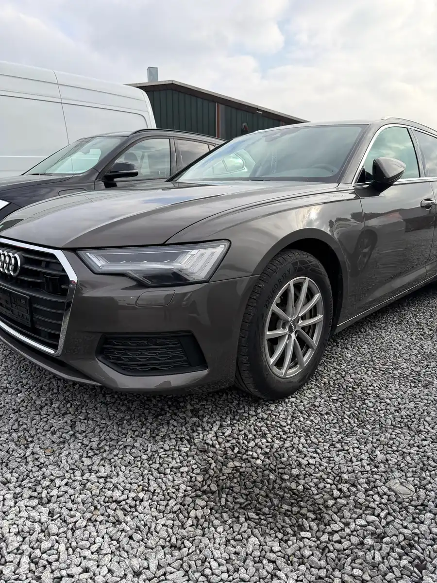 Derselbe Audi A6 Avant nach der Reparatur, Front wieder wie neu